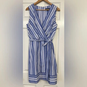 Roz & Ali Sleeveless Blue and White Dress Size 10